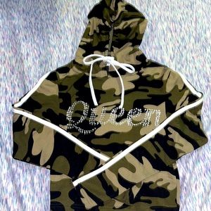 Cute camo crop top hoodie (size S/P)